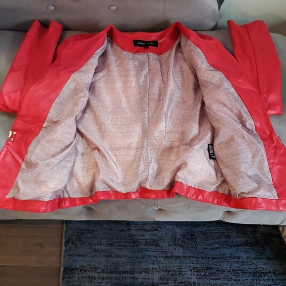 Red Jacket - Picture 3 of 8